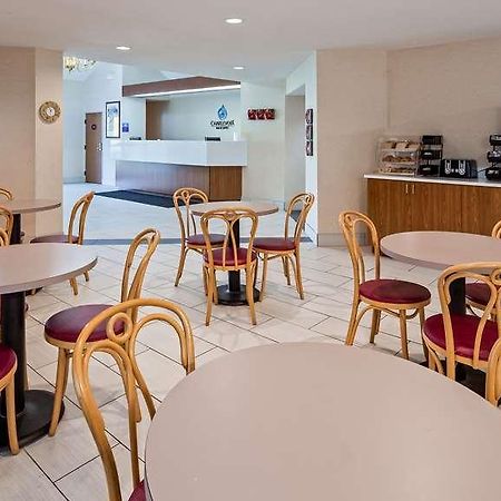 Charlevoix Inn & Suites Surestay Collection By Best Western Zewnętrze zdjęcie
