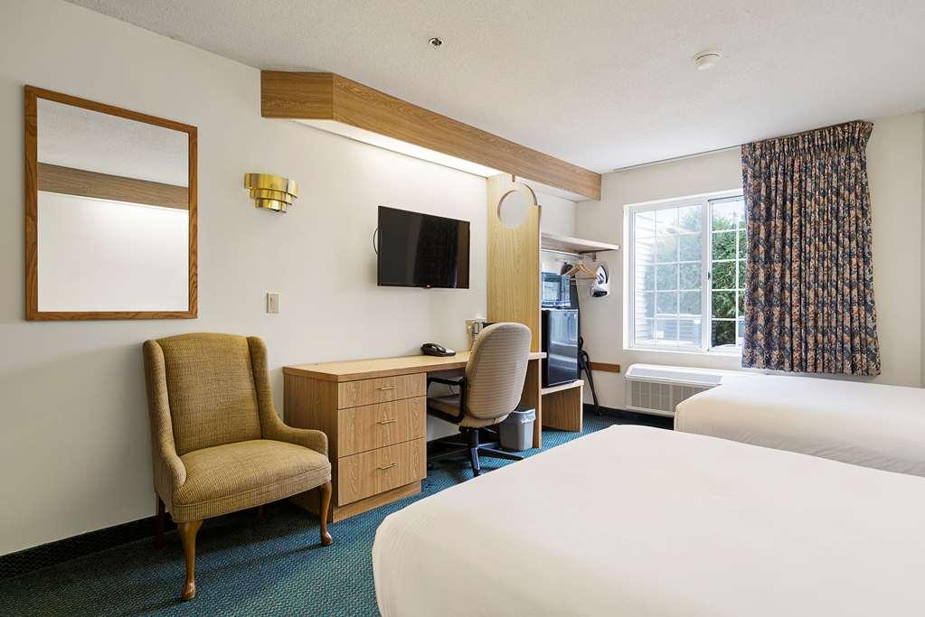 Charlevoix Inn & Suites Surestay Collection By Best Western Pokój zdjęcie