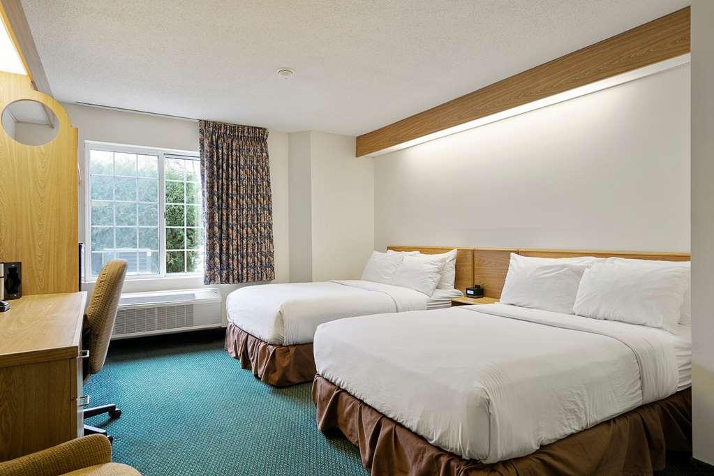 Charlevoix Inn & Suites Surestay Collection By Best Western Pokój zdjęcie