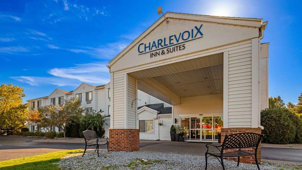 Charlevoix Inn & Suites Surestay Collection By Best Western Zewnętrze zdjęcie