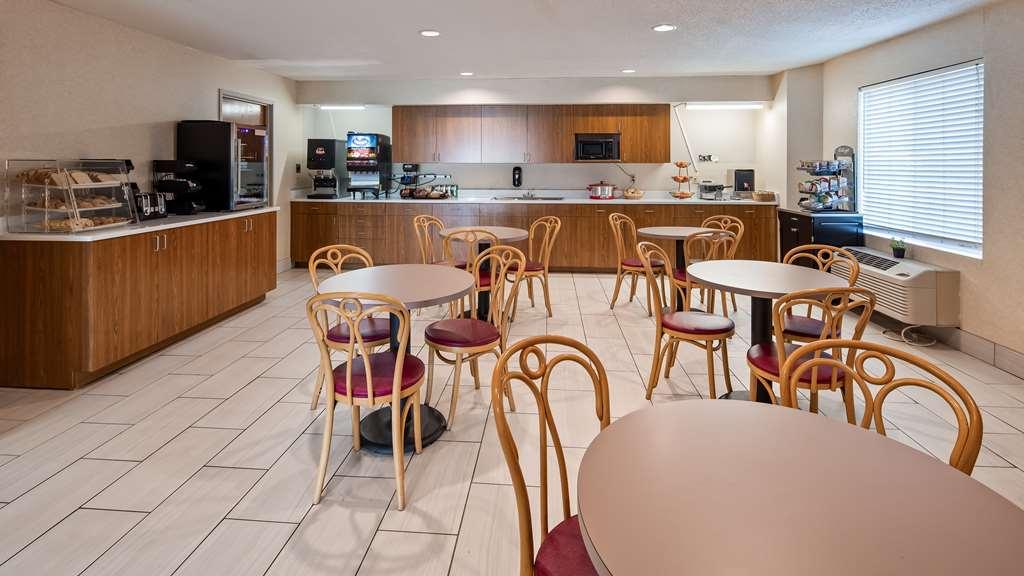 Charlevoix Inn & Suites Surestay Collection By Best Western Zewnętrze zdjęcie