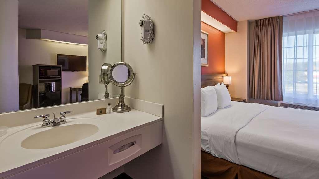 Charlevoix Inn & Suites Surestay Collection By Best Western Zewnętrze zdjęcie