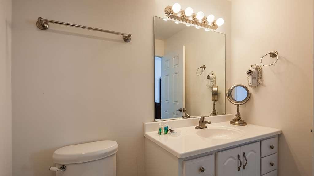 Charlevoix Inn & Suites Surestay Collection By Best Western Zewnętrze zdjęcie